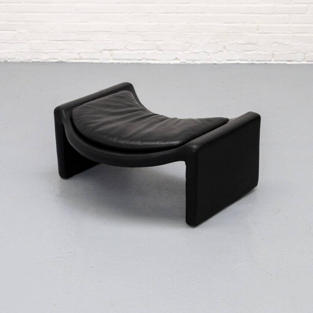 Saporiti Italia P60 armchair with ottoman