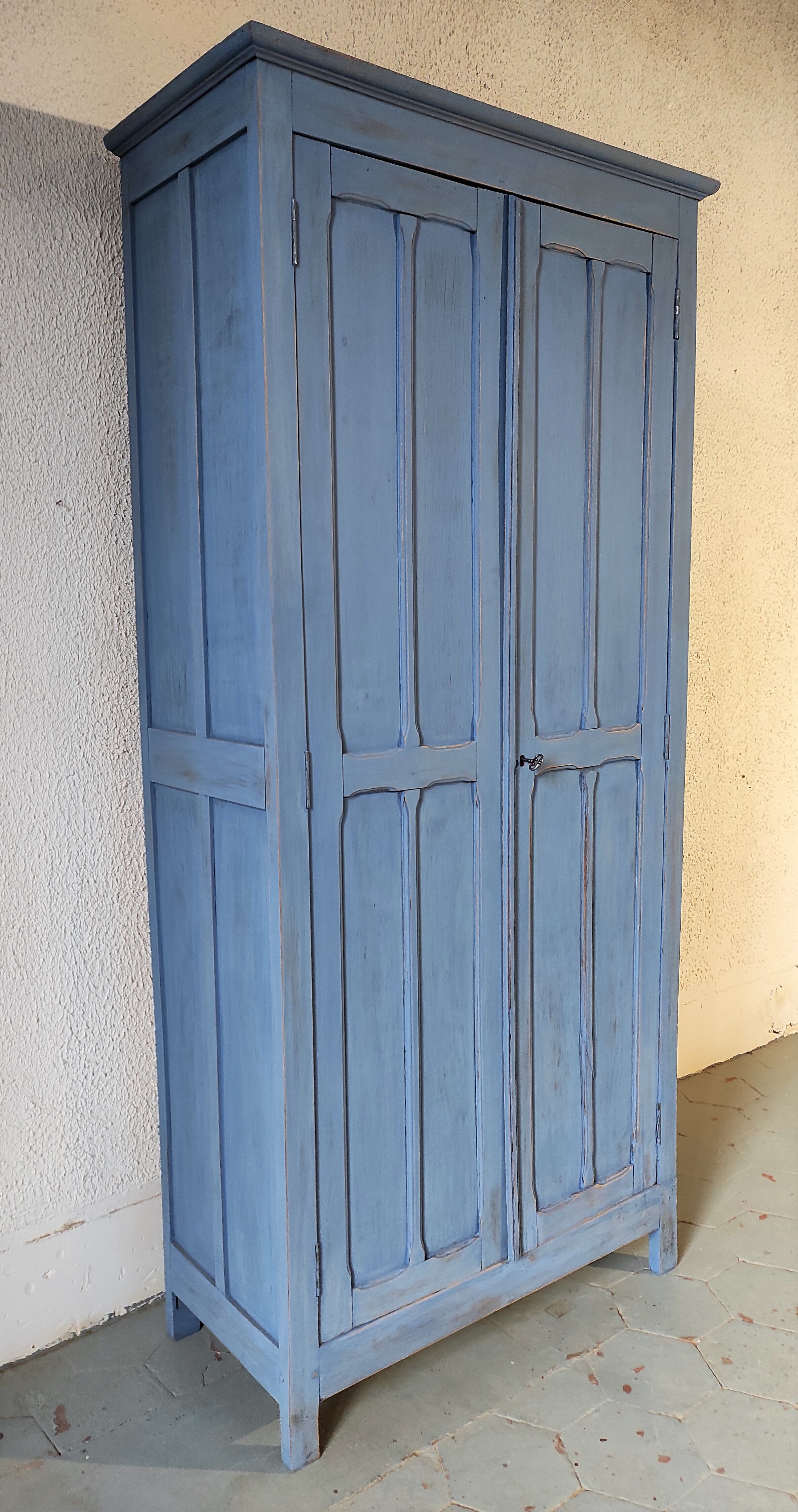 Armoire parisienne