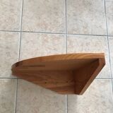 Hanging pine corner shelf