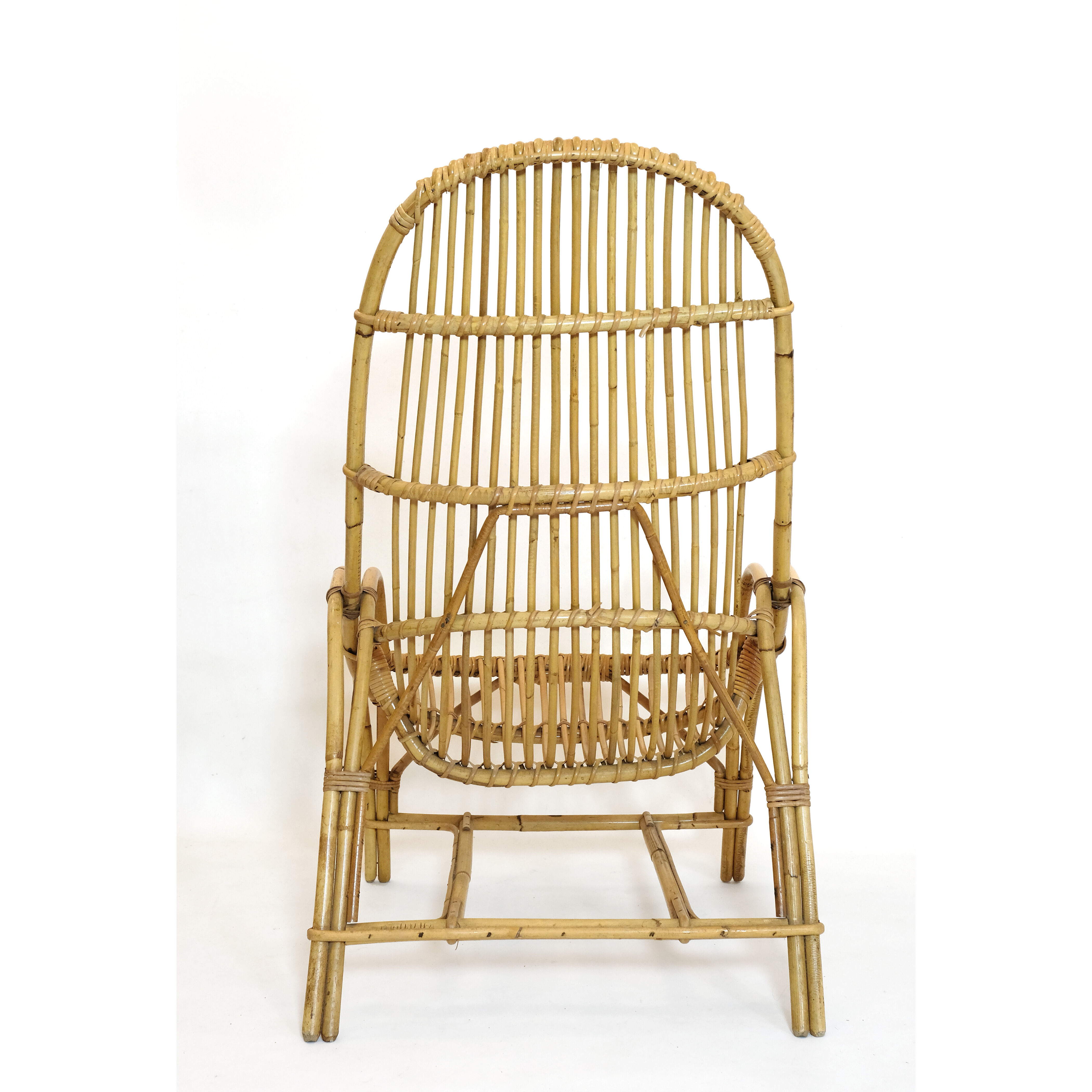 Rattan armchair with armrest from the 60s-70s.