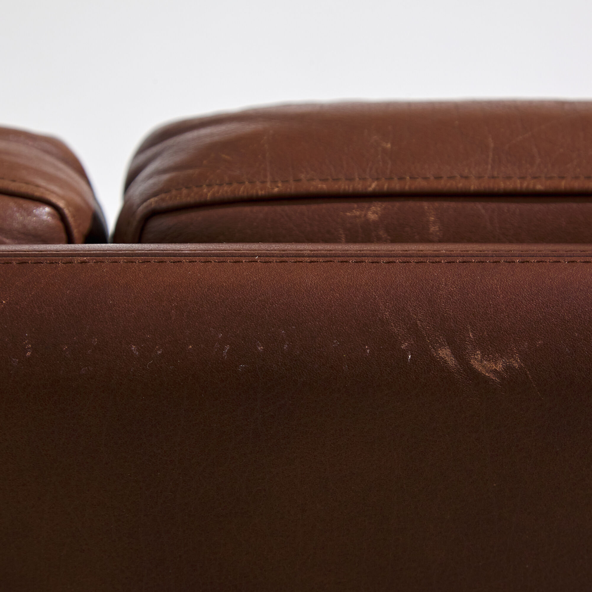 Three-seater leather sofa