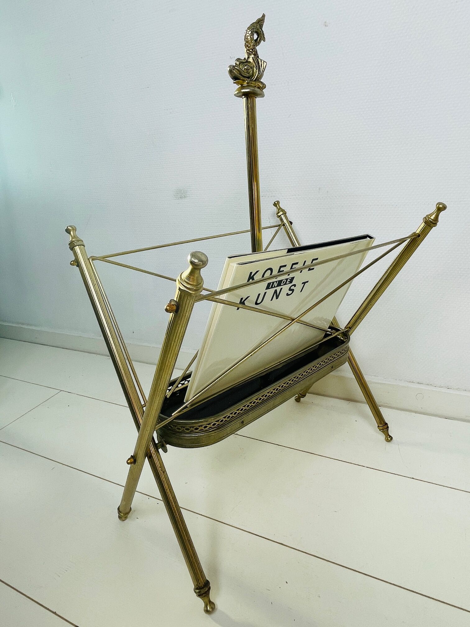 Porte-revues vintage n laiton néo classique