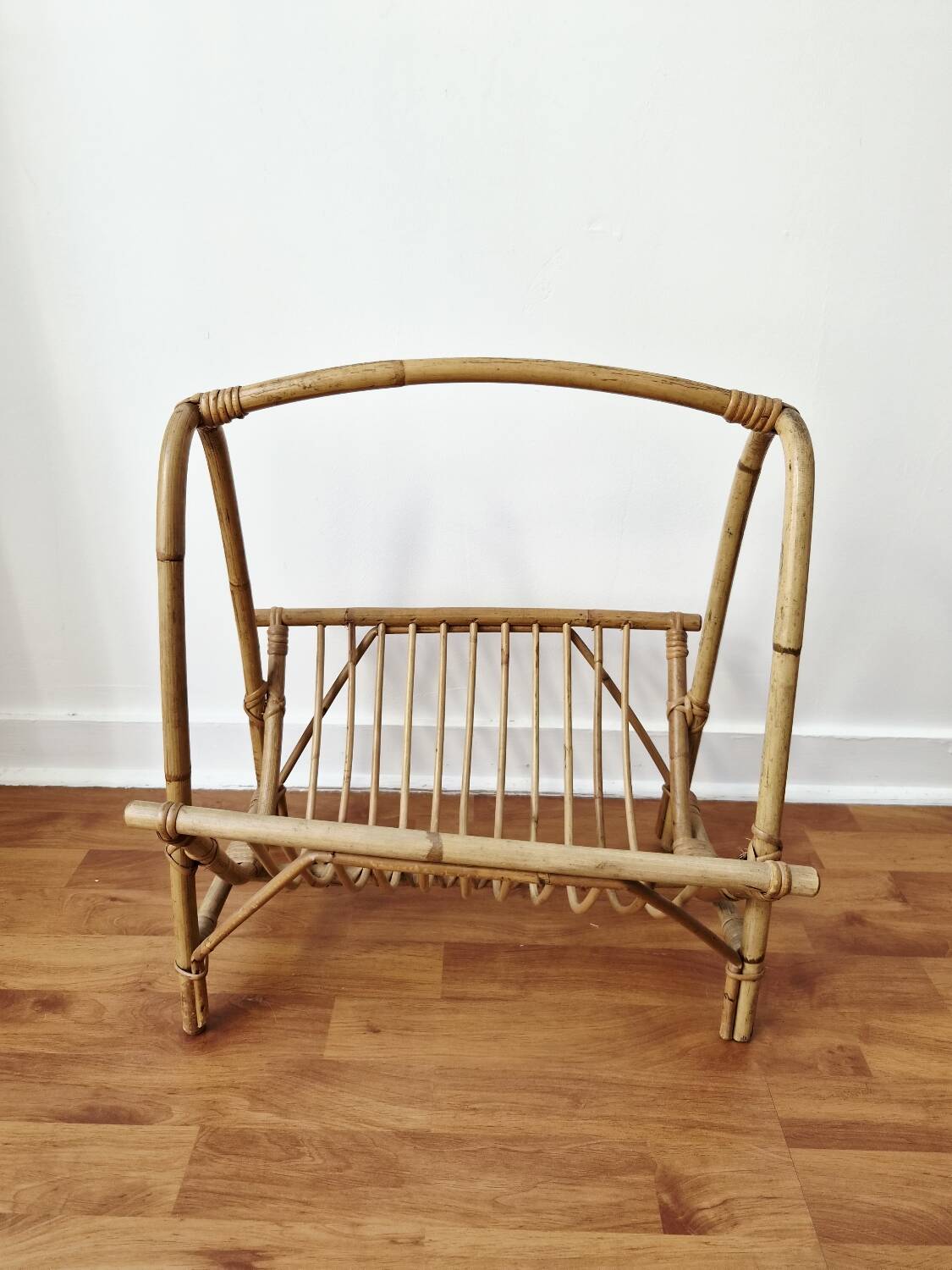 Vintage rattan magazine rack in bohemian style '1970s -