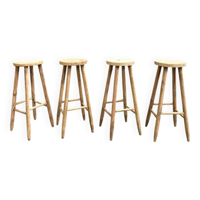 Suite de 4 tabourets de bar en sapin