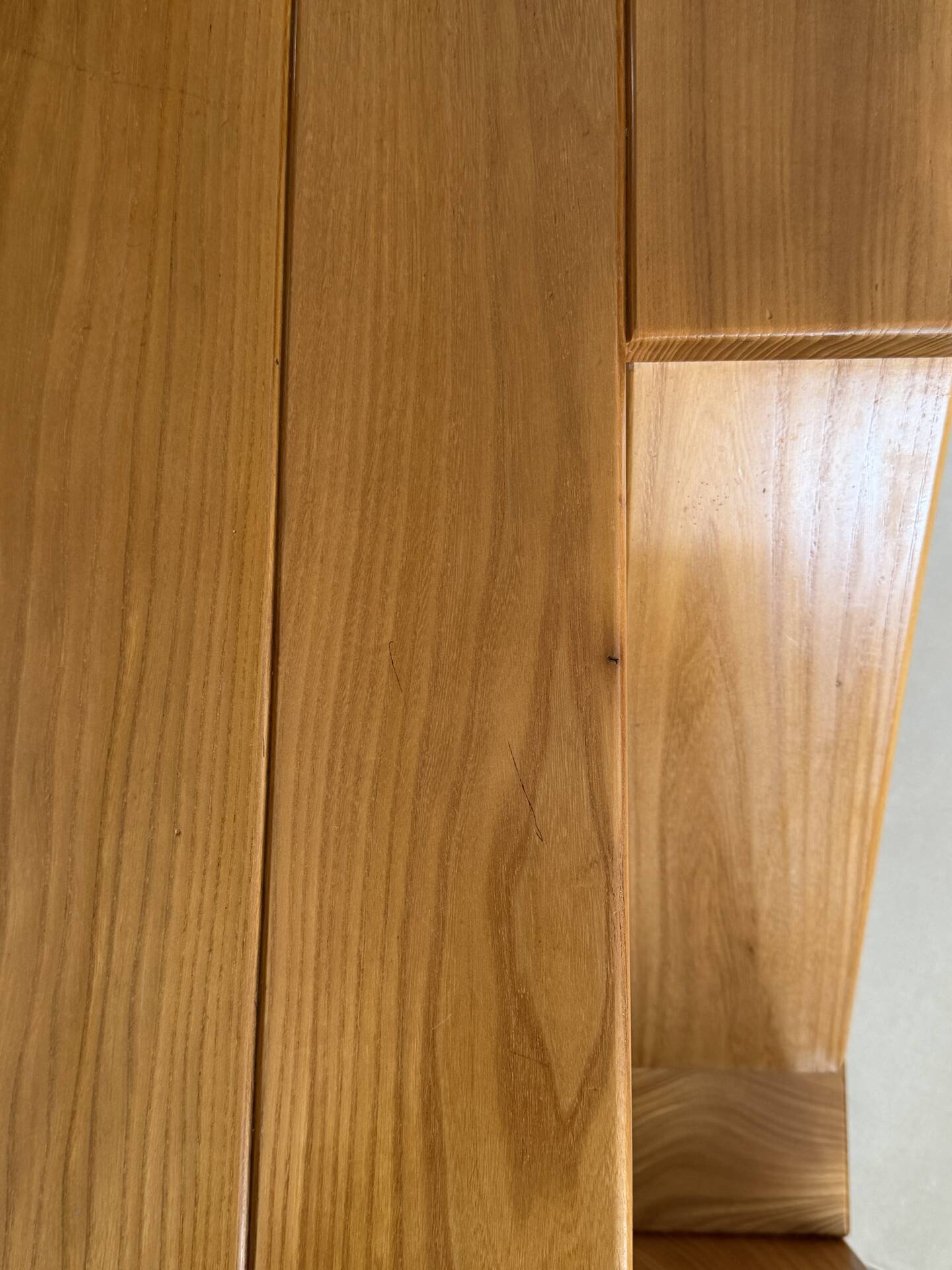Brutalist coffee table in solid elm — Maison Regain (1970s)