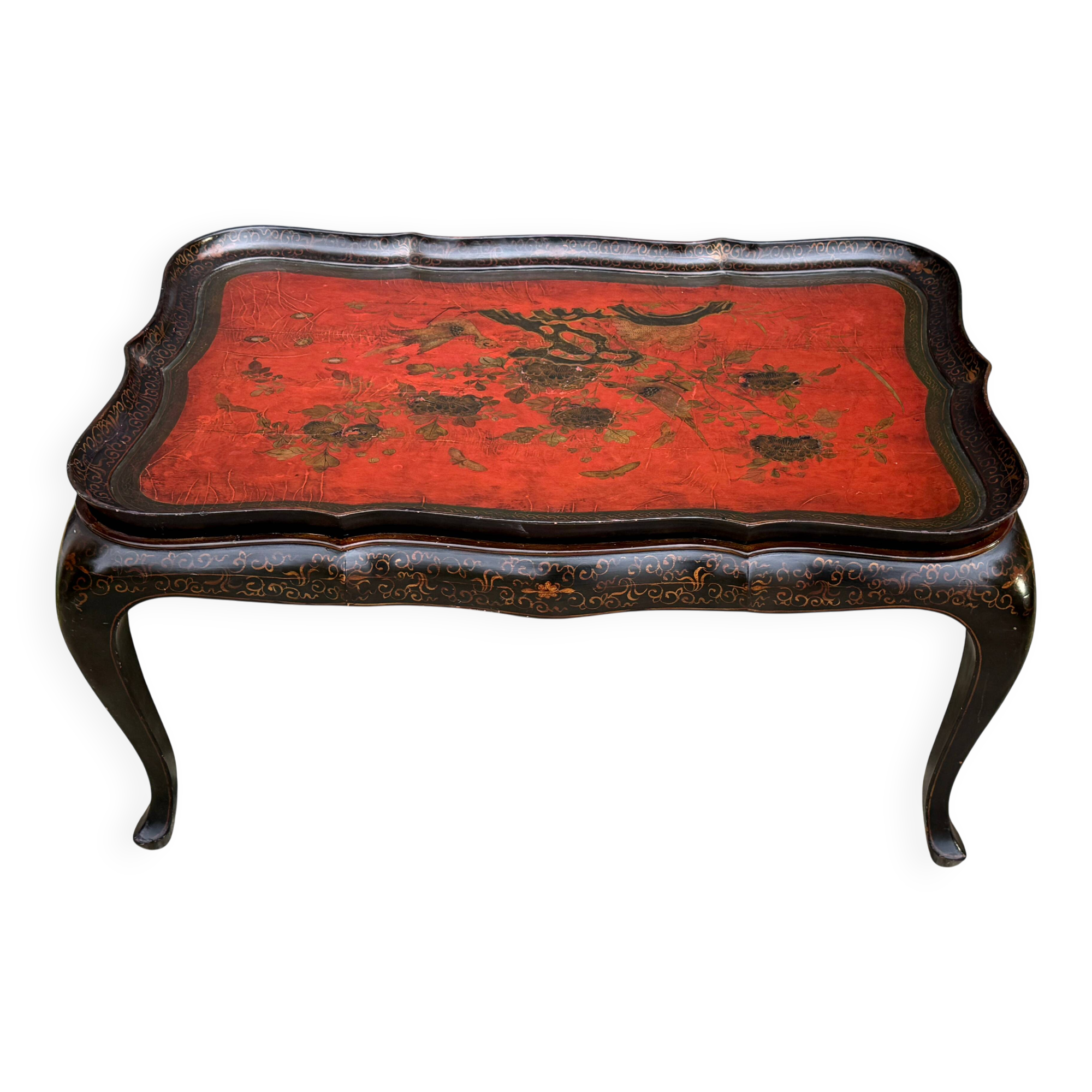 Low table in chinese black and red lacquer from the 19th century with independent tray