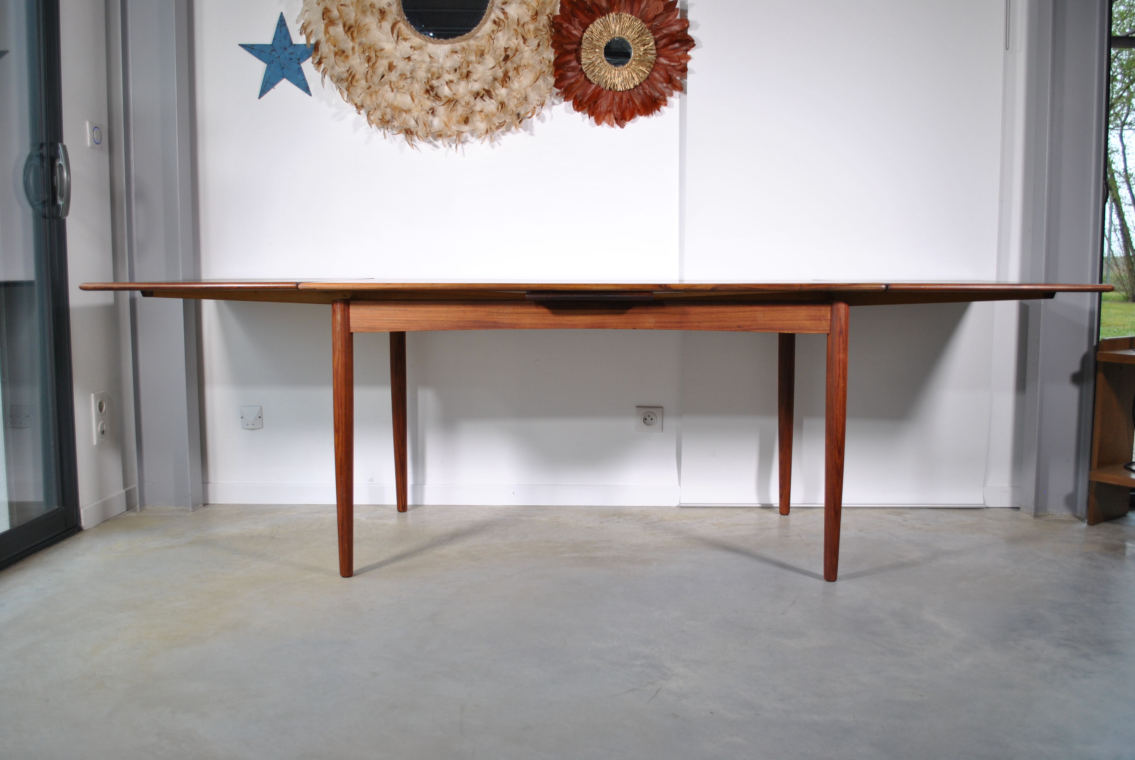 Extendable rosewood dining table year 60