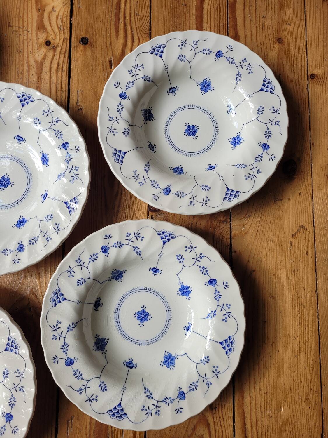 Lot n°2 of 6 Myott Finlandia soup plates