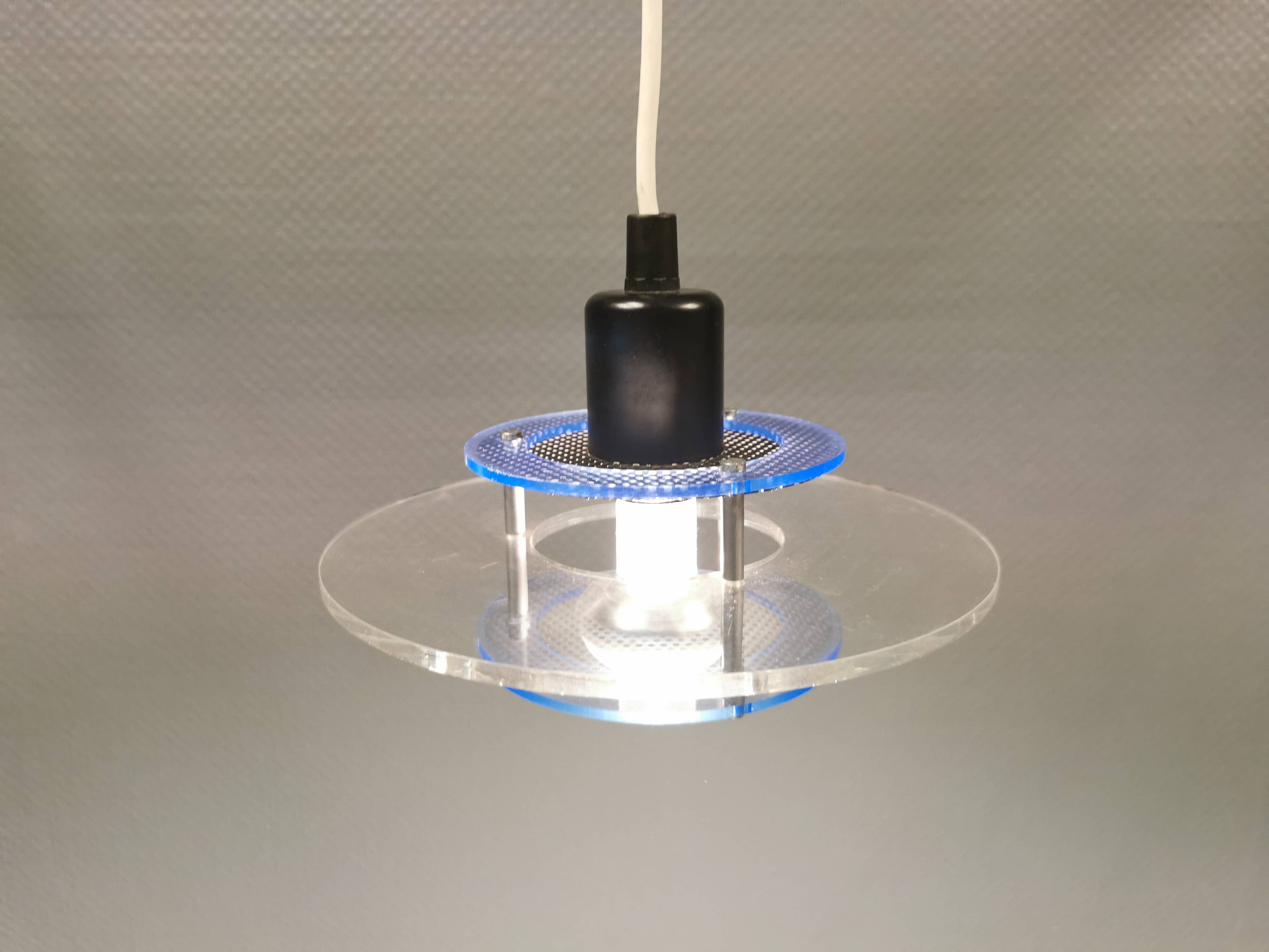 Petite suspension danoise Space-Age en verre plexi translucide, estimée années 1980.