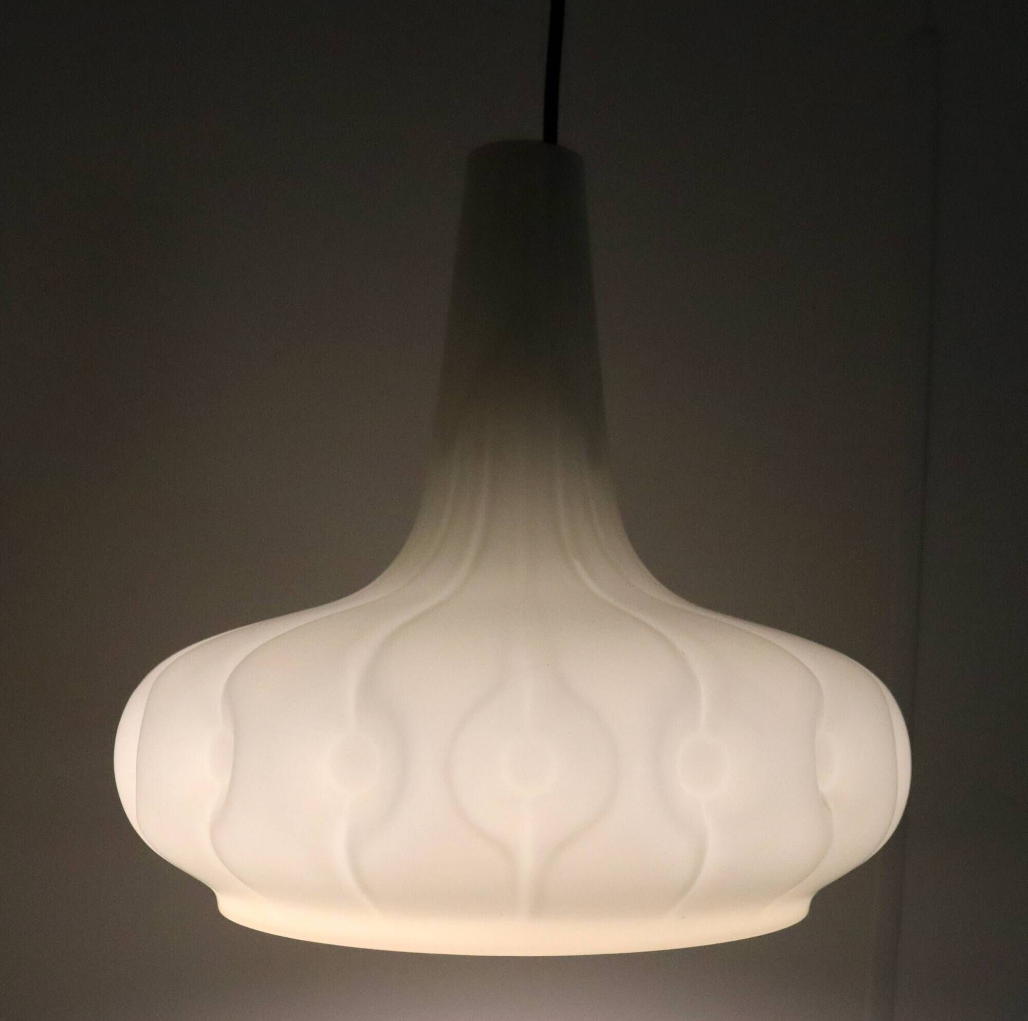 Peill & Putzler melkglazen lamp vintage mid century design