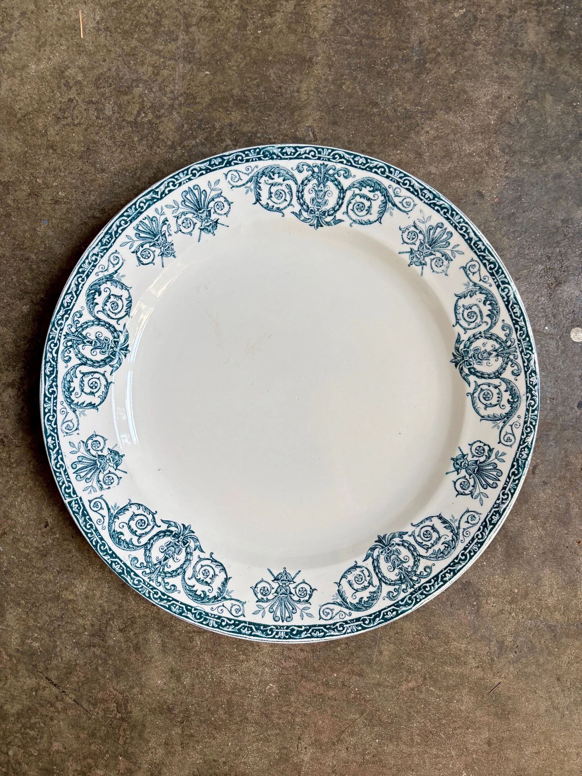 Round plate Léon Graves in ironstone, "Marie-Louise" service.