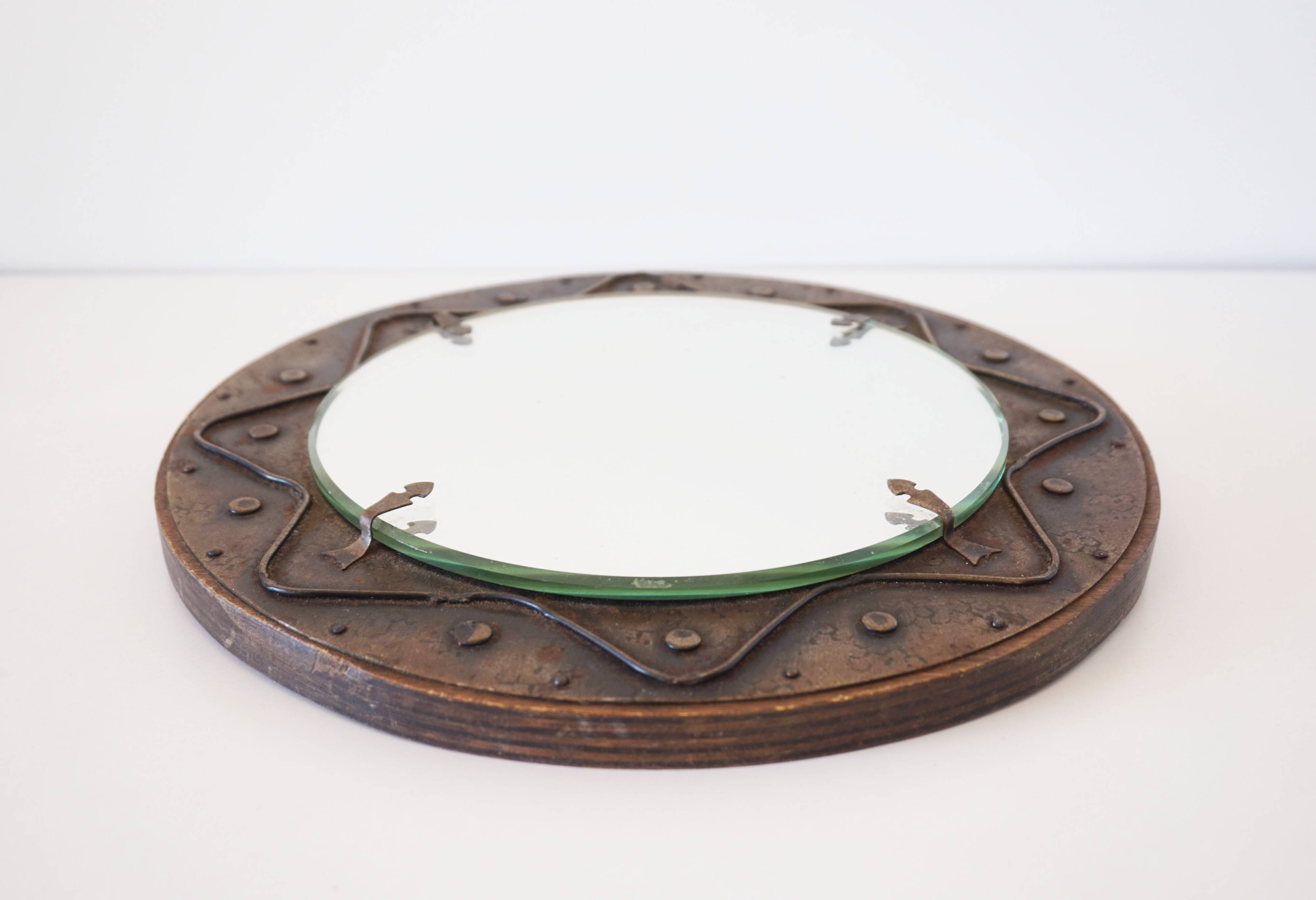 Decorative mirror in wood and gold metal