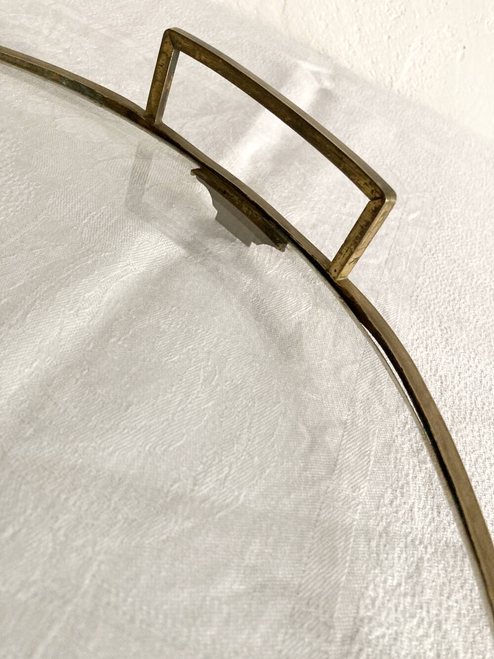 Oval serving tray in glass and brass, late 19th - early 20th century