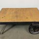 Table basse industrielle noire sur roulettes, années 1960