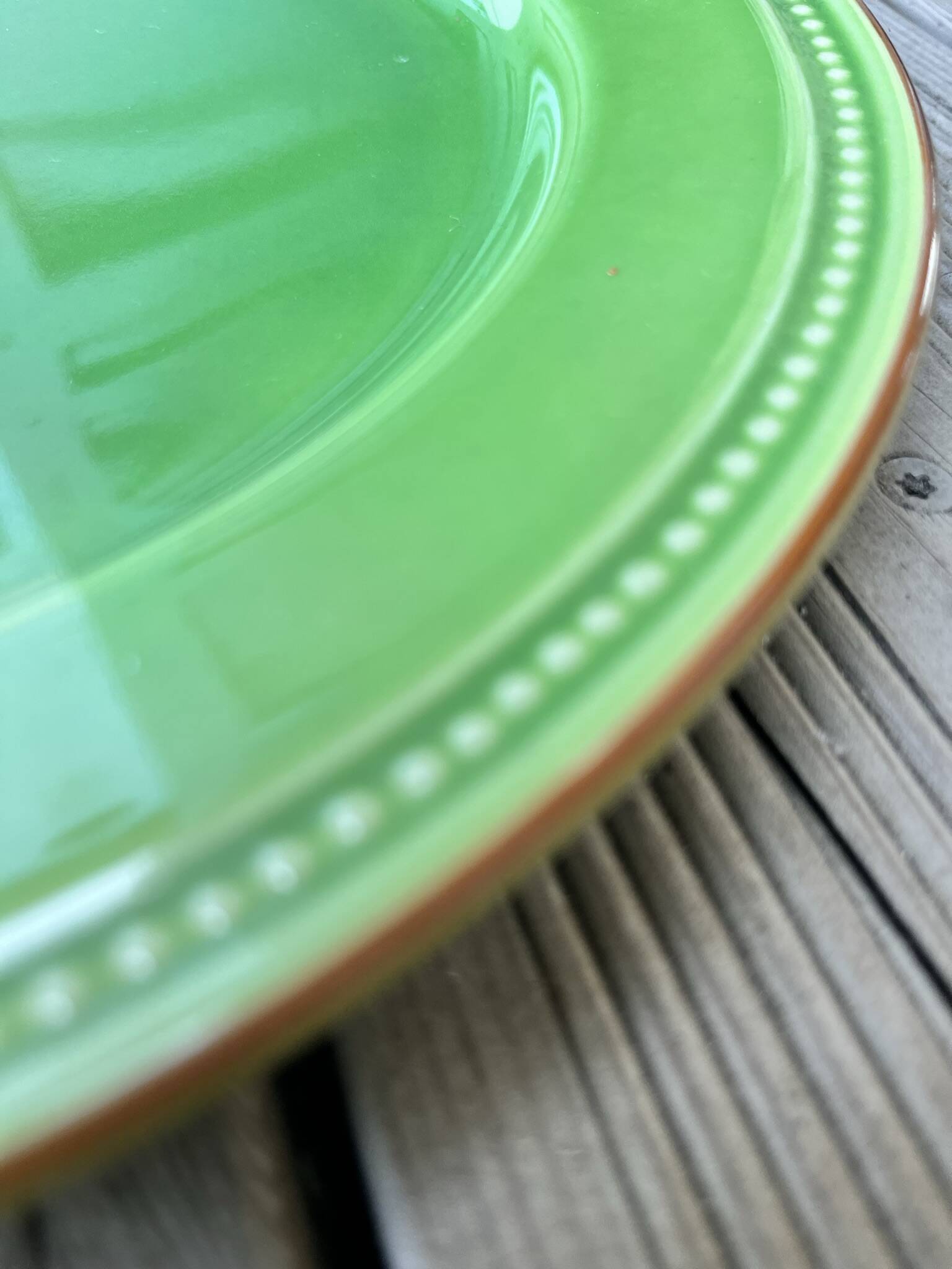 3 assiettes plates vertes