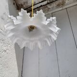 Opaline corolla suspension