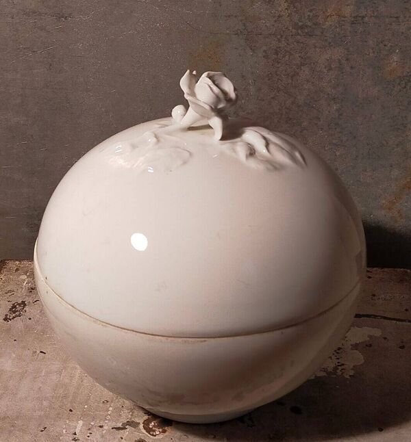 Bonbonnière en faïence fin XIXème