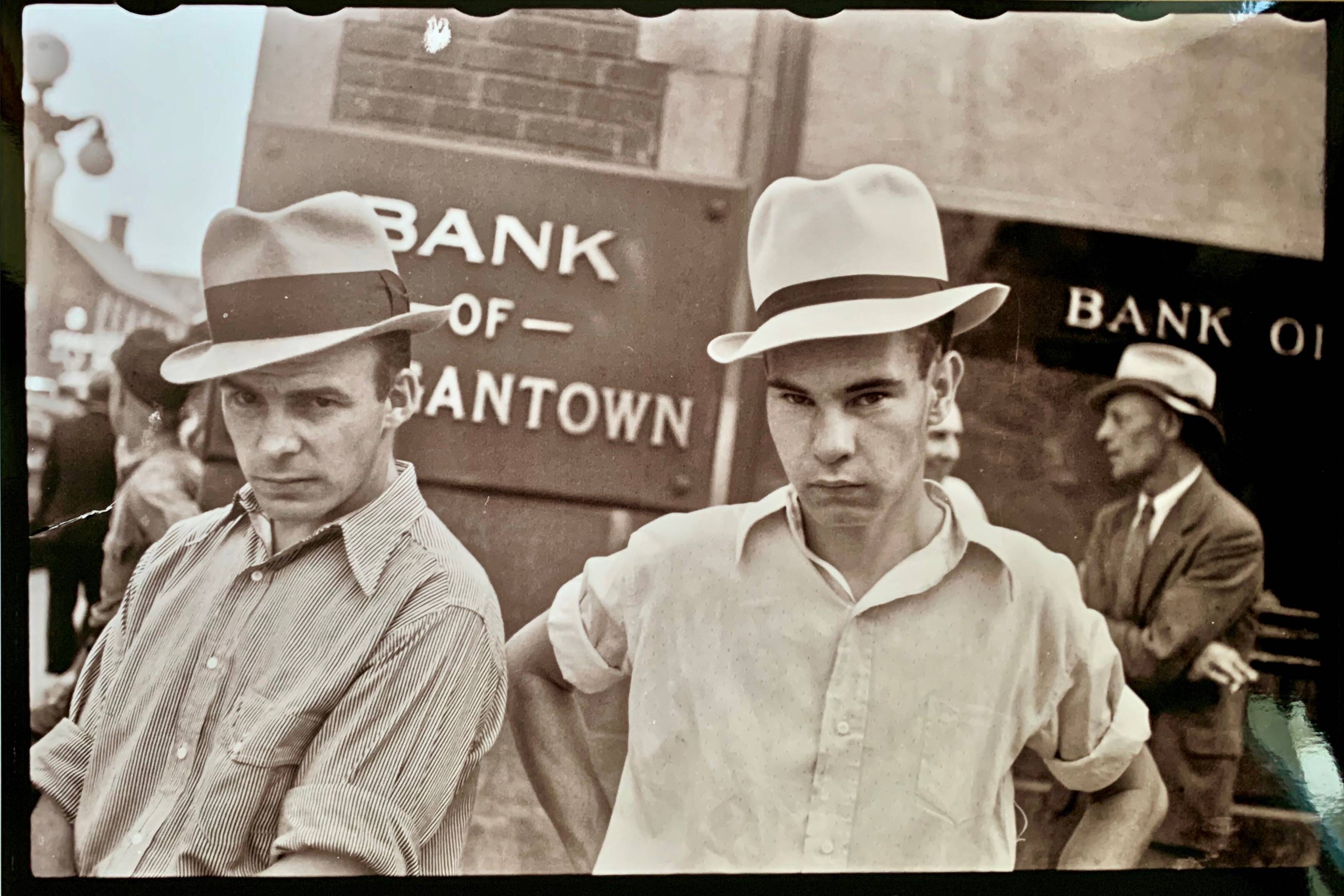 Walker Evans (1938) – Main Street, Morgantown (West Virginia)