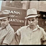 Walker Evans (1938) – Main Street, Morgantown (West Virginia)