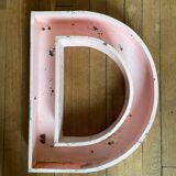 Lettres d'enseigne en métal rose "god" ou "dog"