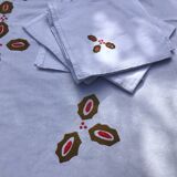 Service de table en coton écru brodé de feuilles de houx kaki et rouge