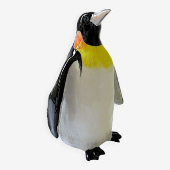 Porcelain subject depicting an emperor penguin