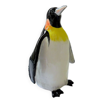 Porcelain subject depicting an emperor penguin