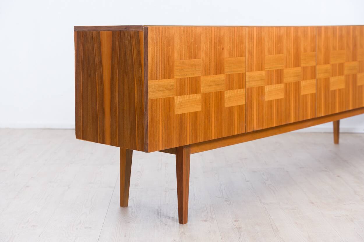 Grand buffet Mid-Century en noyer