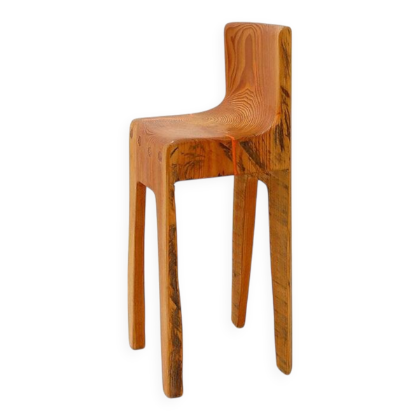 Chaise haute sculpturale de style brutaliste en chêne massif