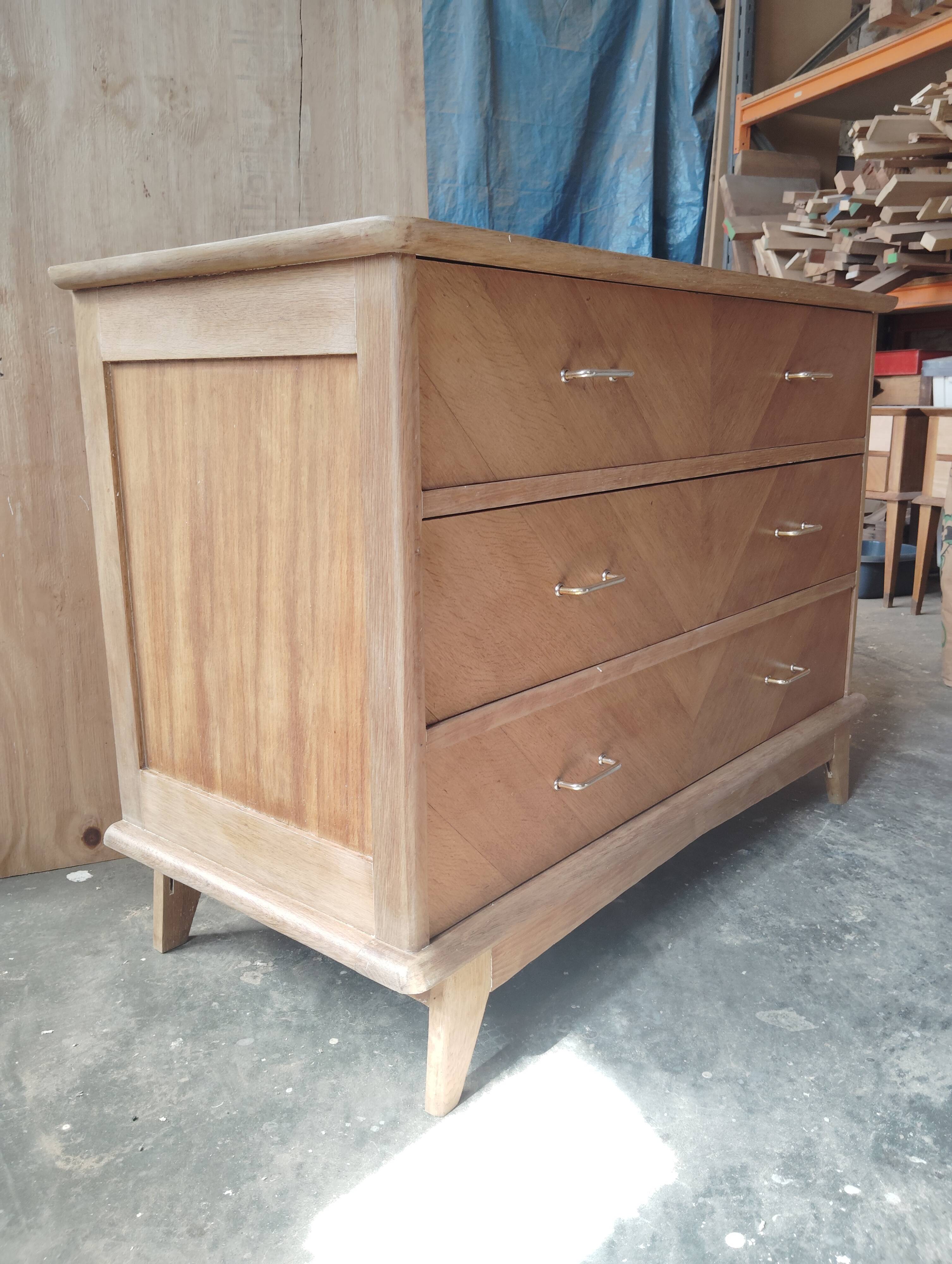 Commode pieds compas grande largeur