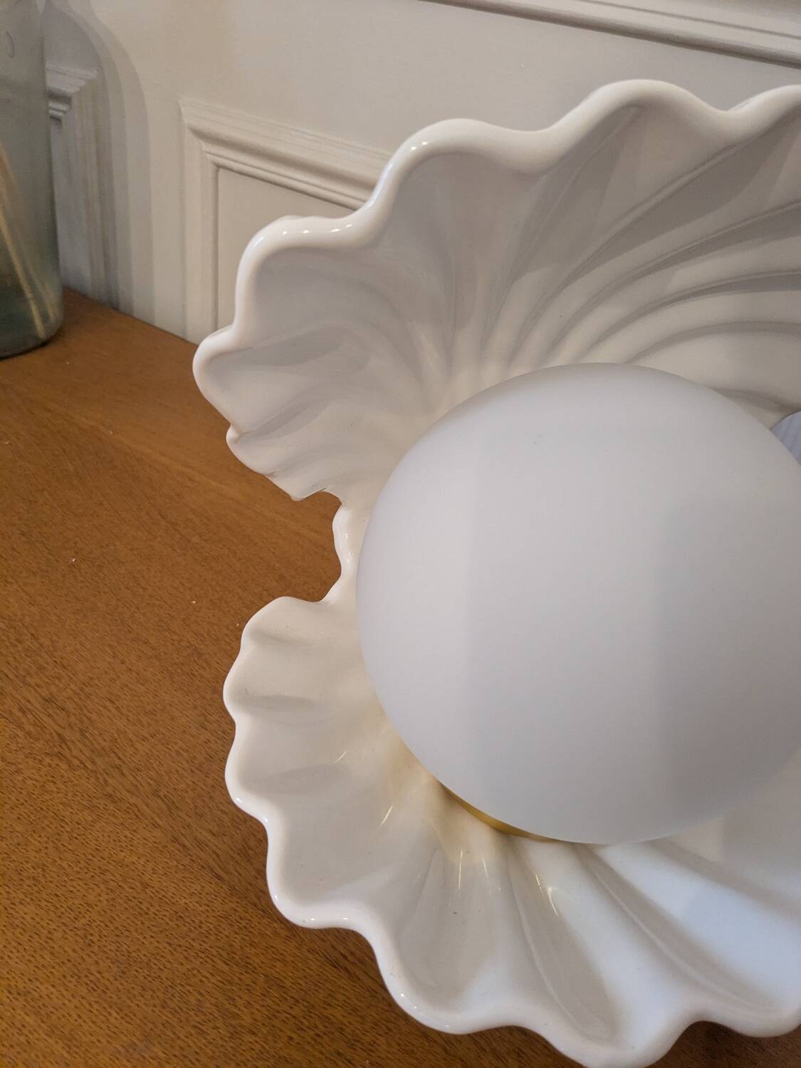 Vintage ceramic shell lamp