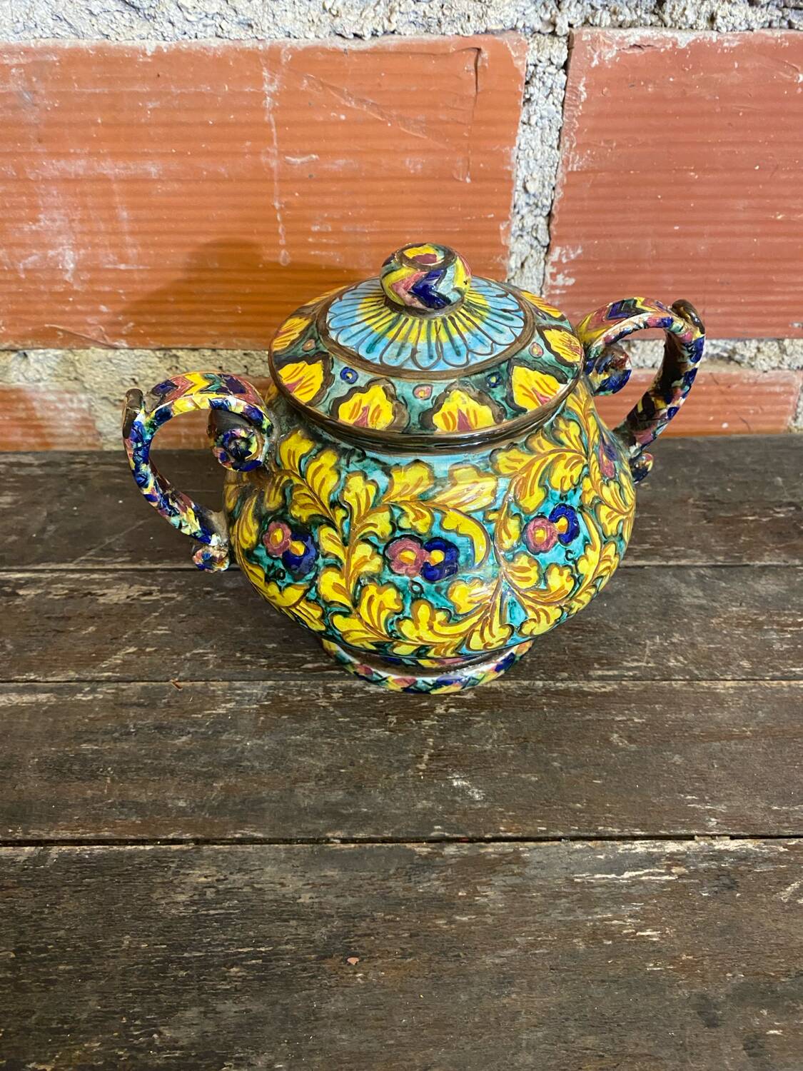 Sweet box with handles, antique caltagirone polychrome ceramic.