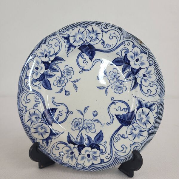 Plat creux rond Creil & Montereau Flora Plat creux rond en faïence de Creil