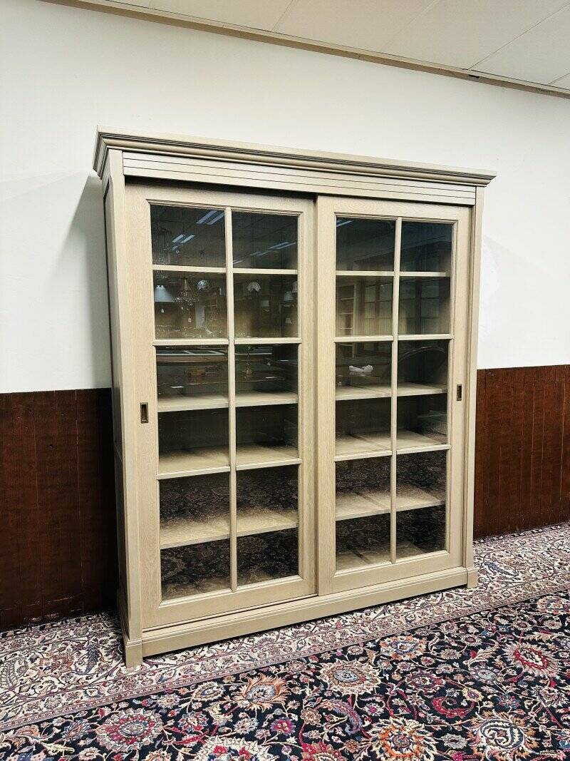 Country Classic oak Bookcase with sliding doors