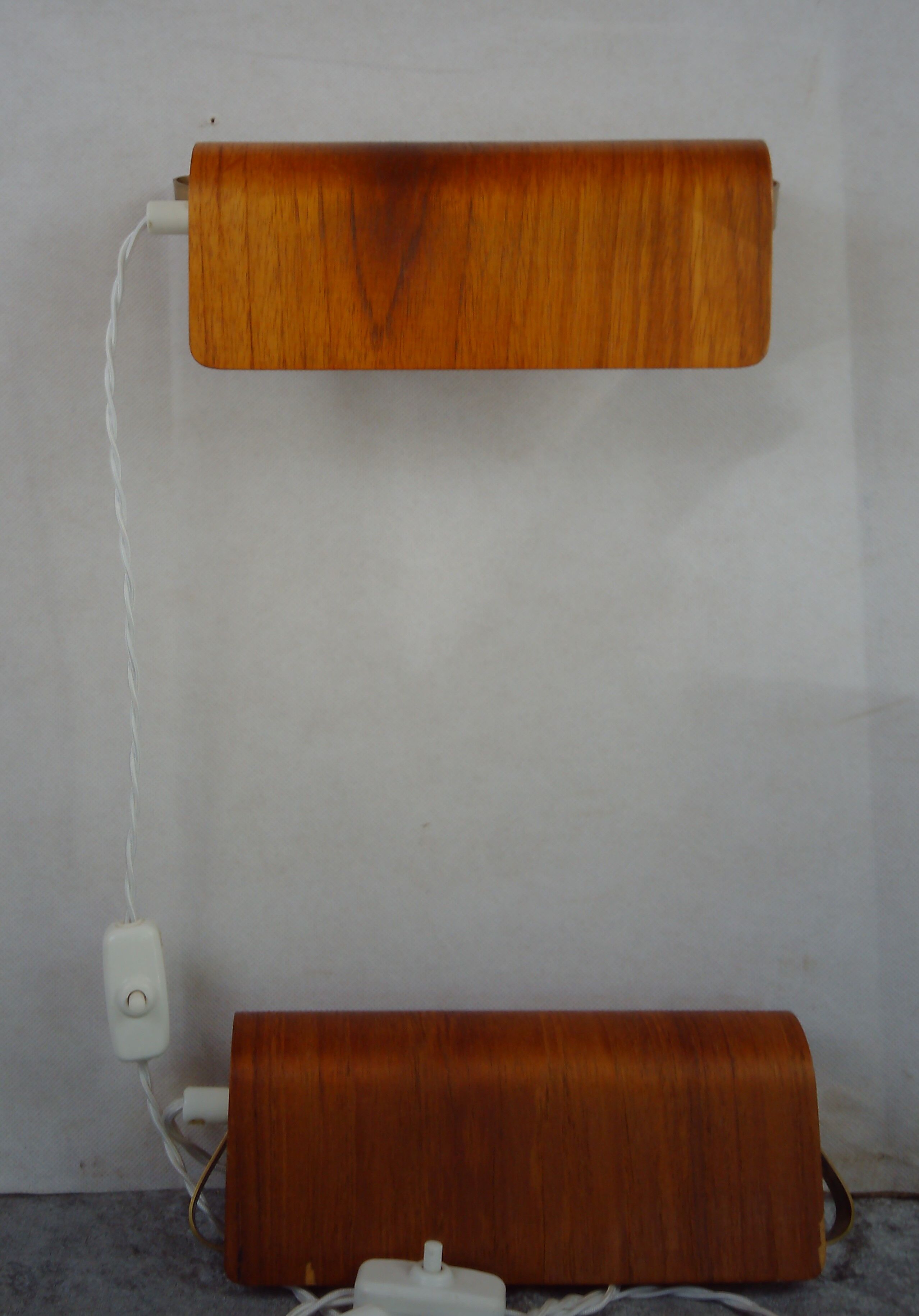 Pair of teak bedside sconces, model V321 from Nator