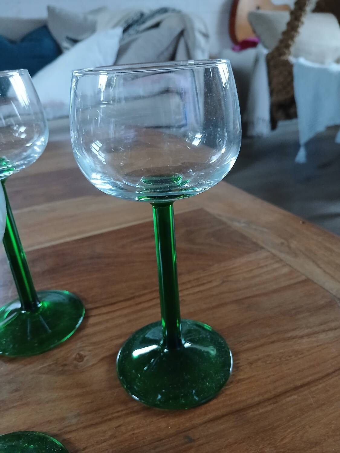 6 verres anciens à vin blanc