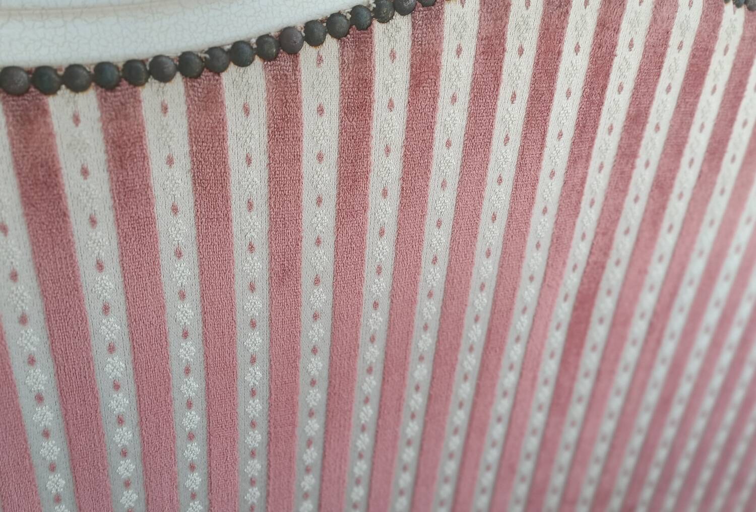 Upholstered bed