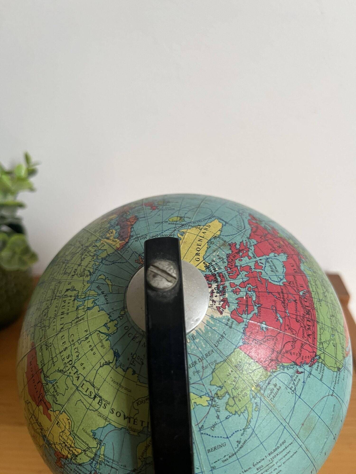 Small illuminated globe made of glass and paper from Cartes Taride 1963
