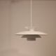 Lampe suspendue vintage blanche de design danois