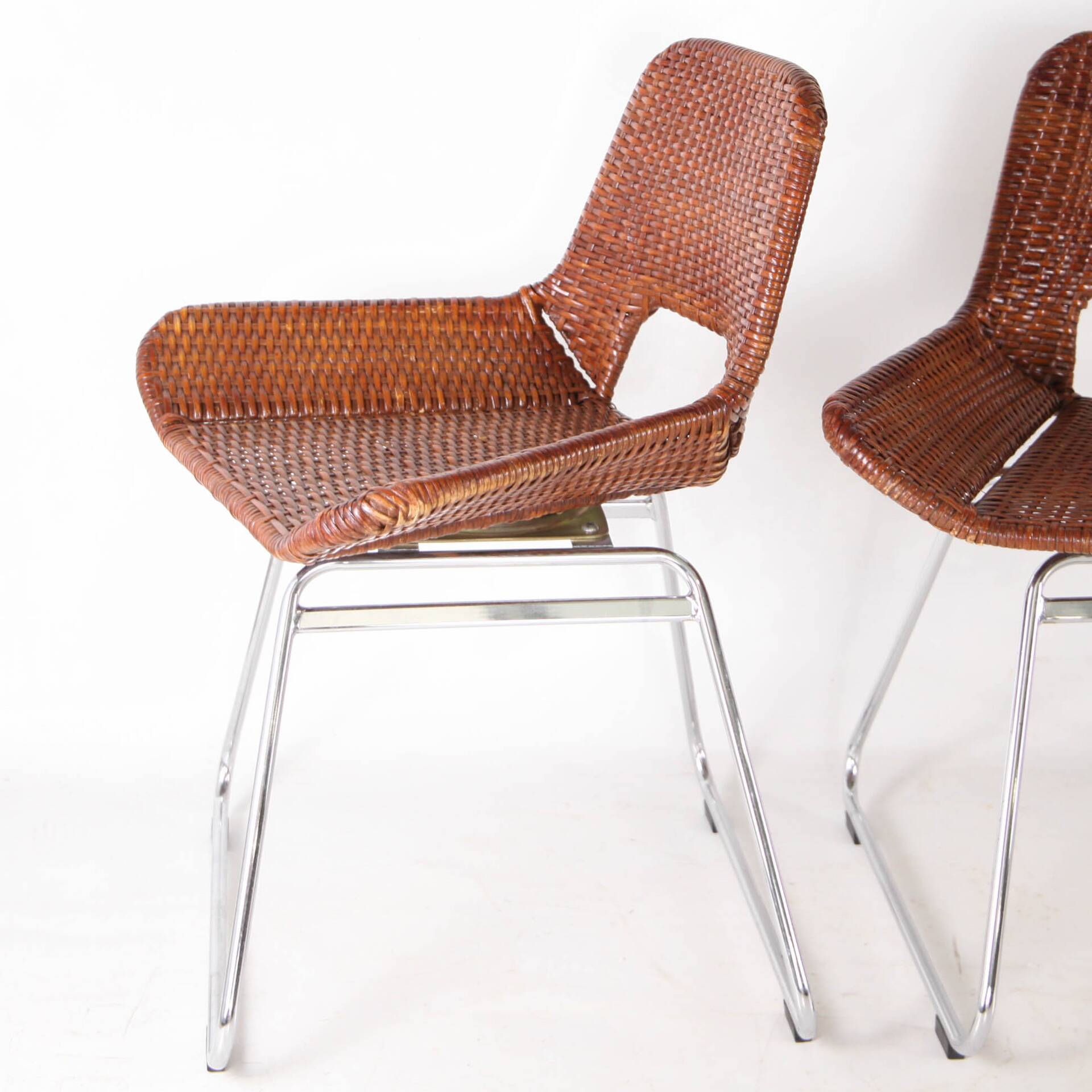 Suite de 4 chaises en rotin et chrome