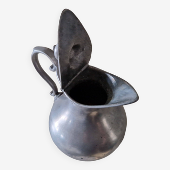 Pitcher with pouring lid in 95% pewter