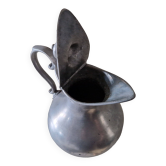 Pitcher with pouring lid in 95% pewter