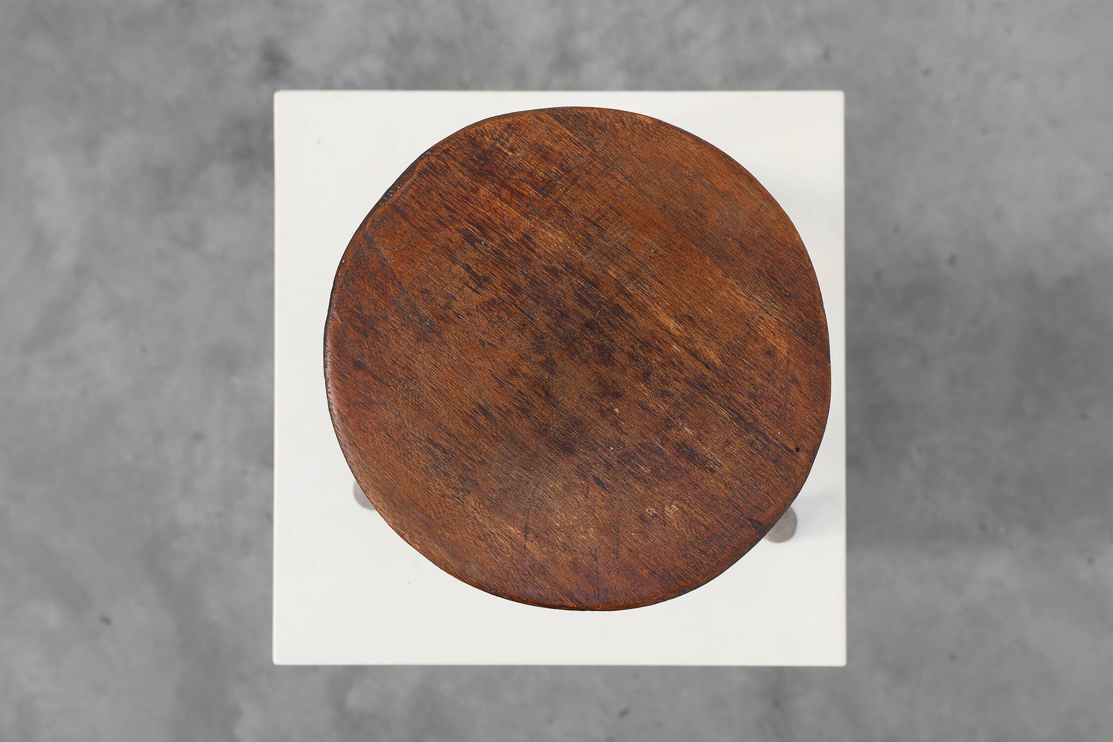 Tabouret trépied en chêne rustique, France, vers 1900