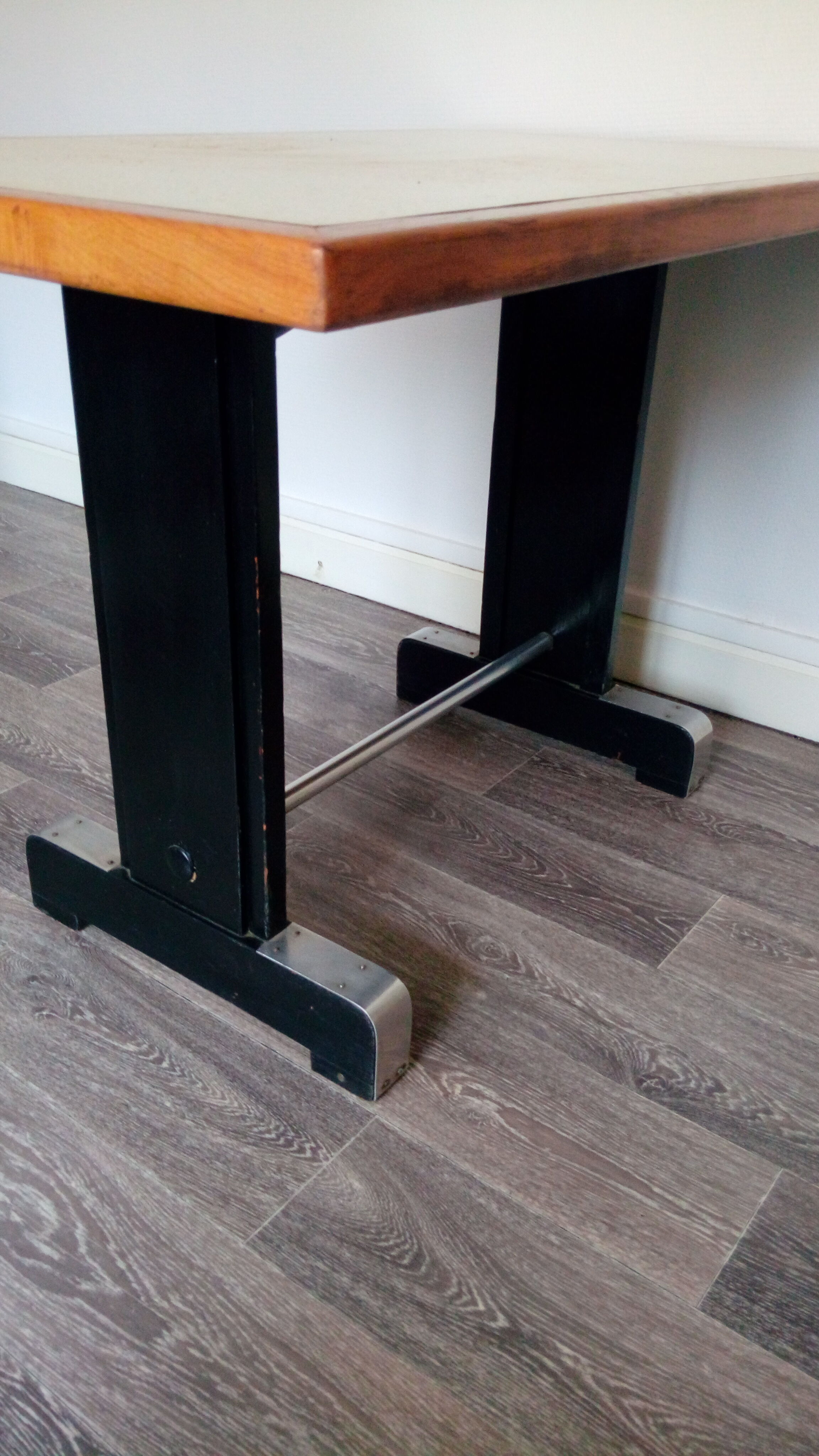 Old bistro table - vintage - 4 places - bar foot rest