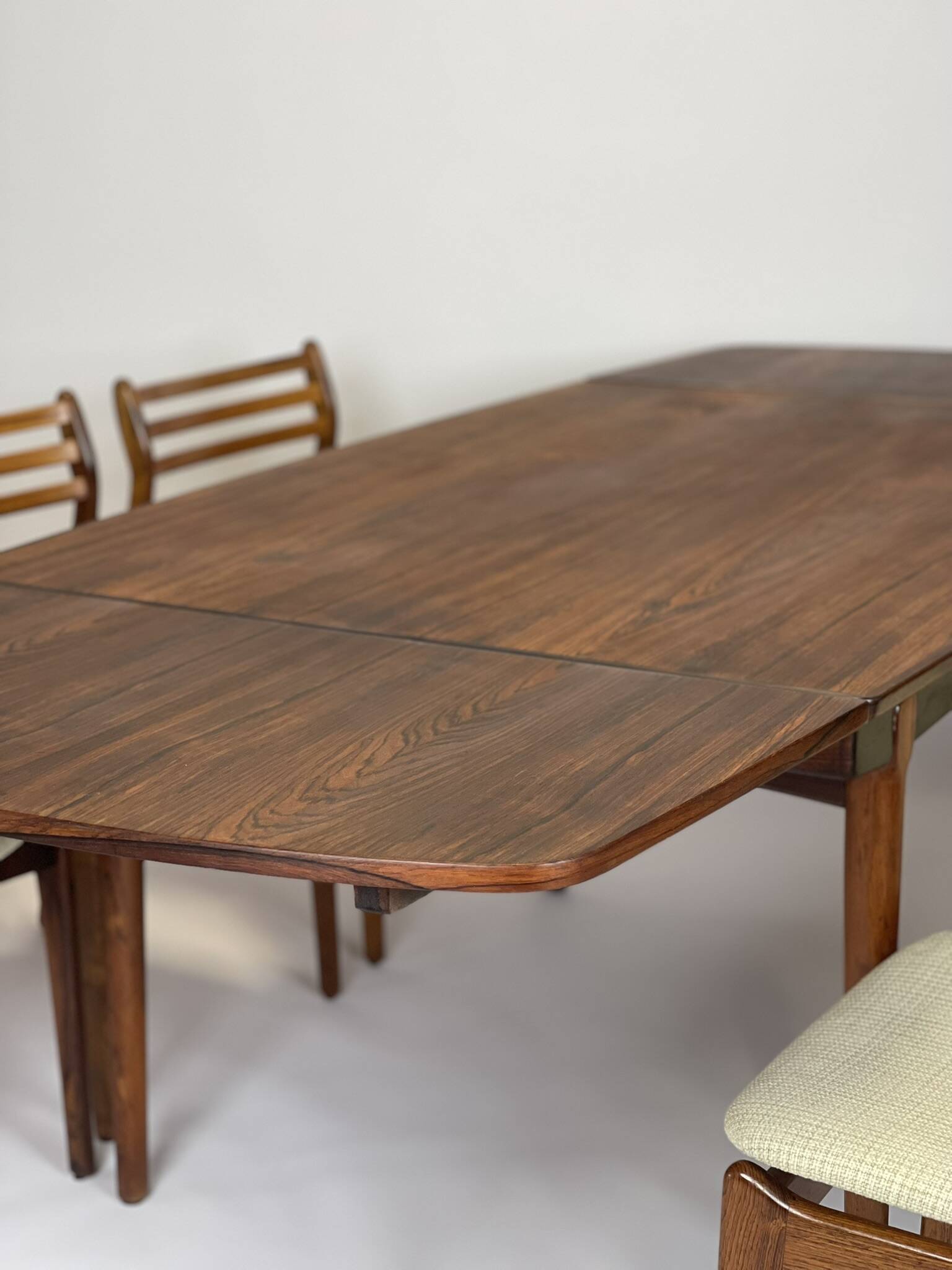 Scandinavian dining table in rosewood by Erik Riis Ager