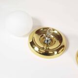 Paire d'appliques vintage en verre opalin et laiton par Kaiser