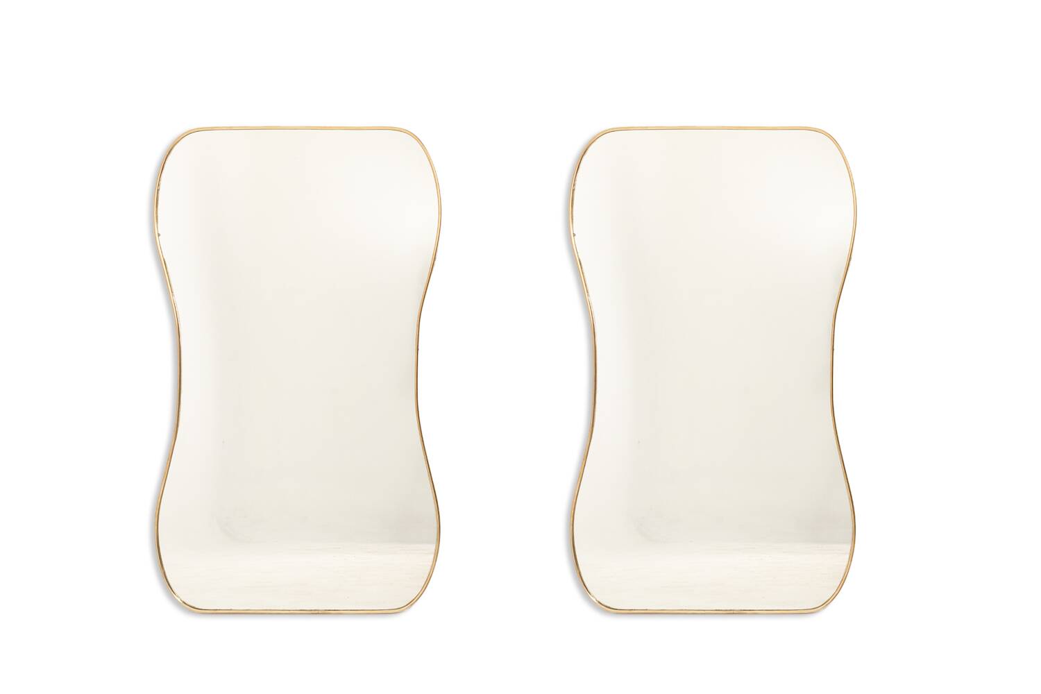 Paire de miroirs dans le goût de Gio Ponti. Circa 1970.