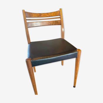 Chaise vintage en skaï avec table vintage