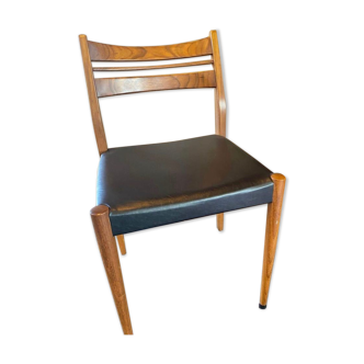 Chaise vintage en skaï avec table vintage