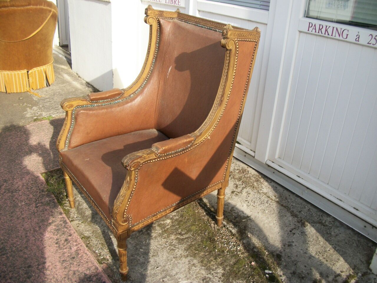 Eard seating chair